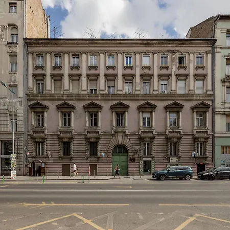 Spacious And Charming In The Centre شقة