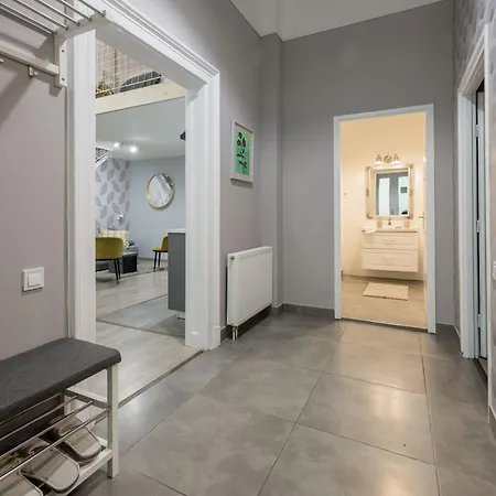 Spacious And Charming In The Centre