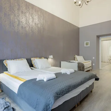 Spacious And Charming In The Centre شقة