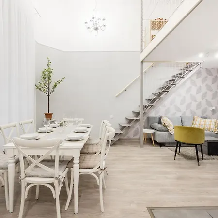 Spacious And Charming In The Centre