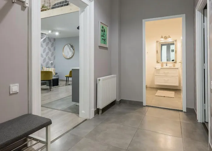 Spacious And Charming In The Centre