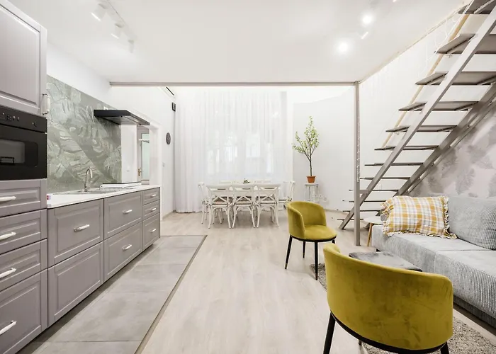 Spacious And Charming In The Centre Appartamento