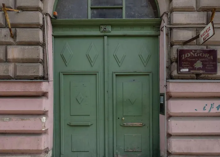 Spacious And Charming In The Centre *